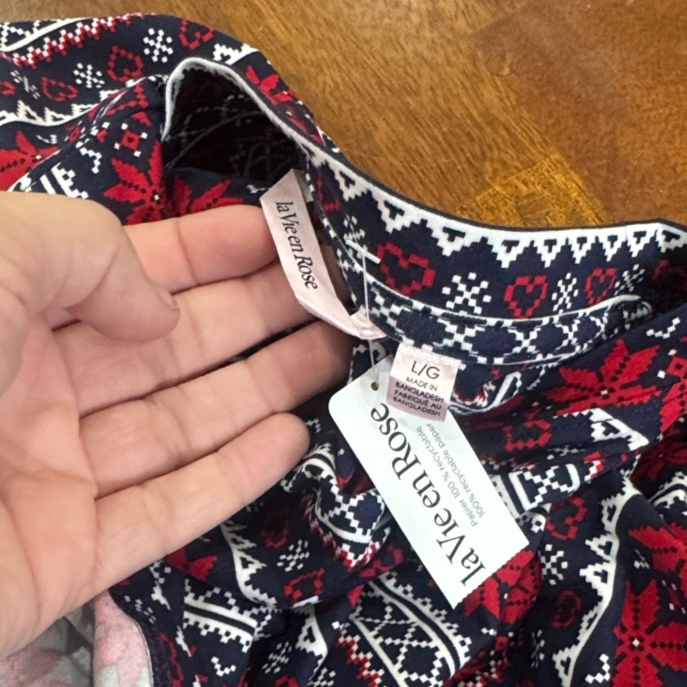 NWT la Vie en Rose Red and Navy Blue Patterned Long Sleeve - Super Soft - Picture 6 of 6